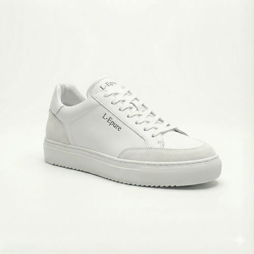 Basket blanche classique L-Epure, design intemporel en cuir blanc lisse, vue latérale sur fond blanc