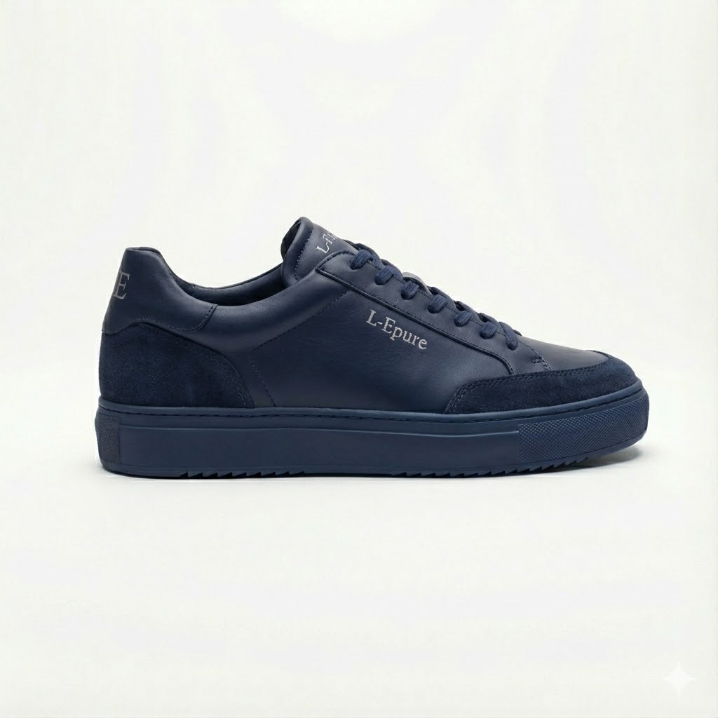 Chaussure L-Epure bleu marine foncé, style court sneaker élégant en cuir lisse et semelle noire