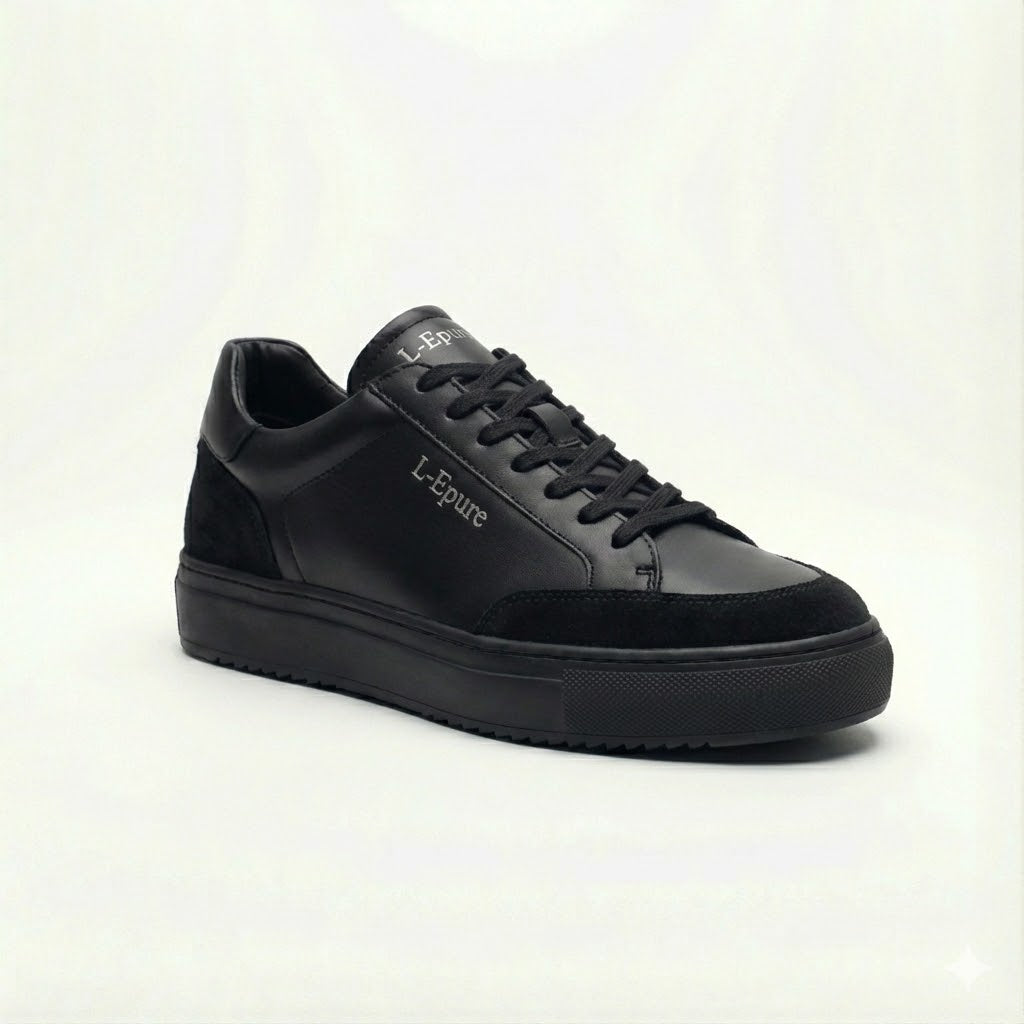 Sneaker noire monochrome L-Epure, look total black urbain et sophistiqué avec finitions premium